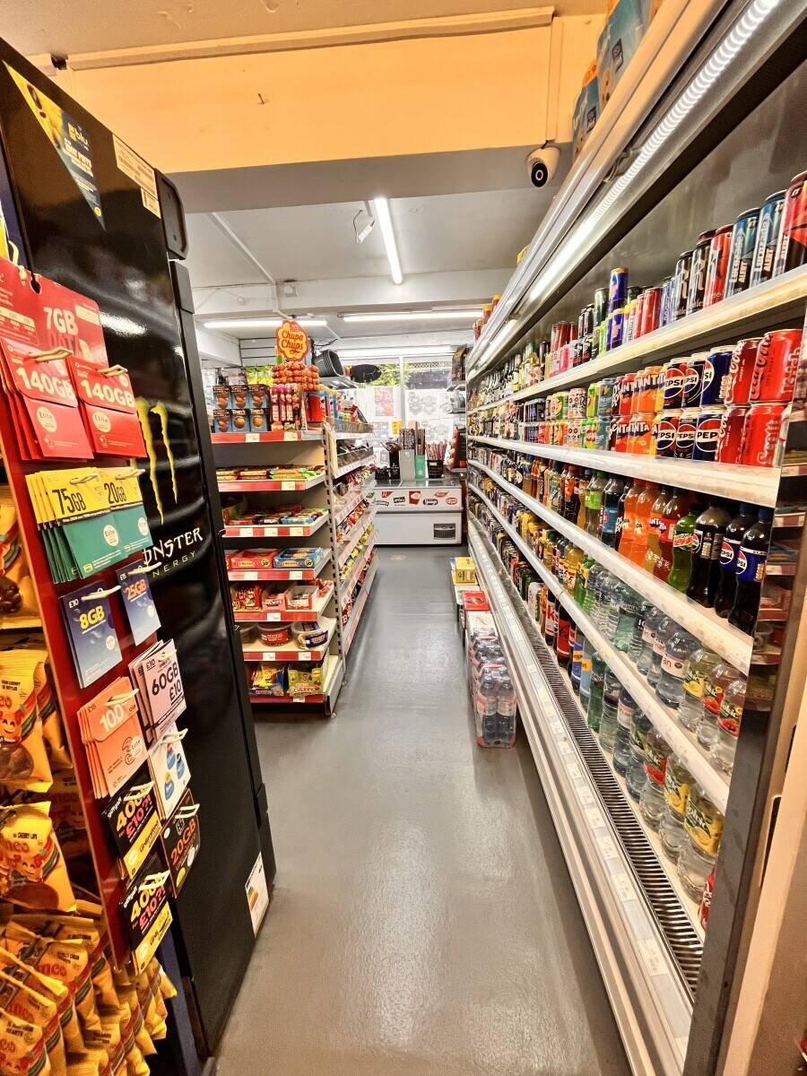 Freehold Off-Licences Convenience Store in Reading Photo 5
