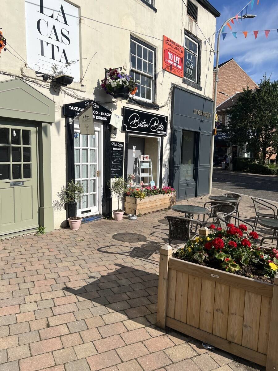 Leasehold sandwich deli takeaway with forecourt seating Photo 10