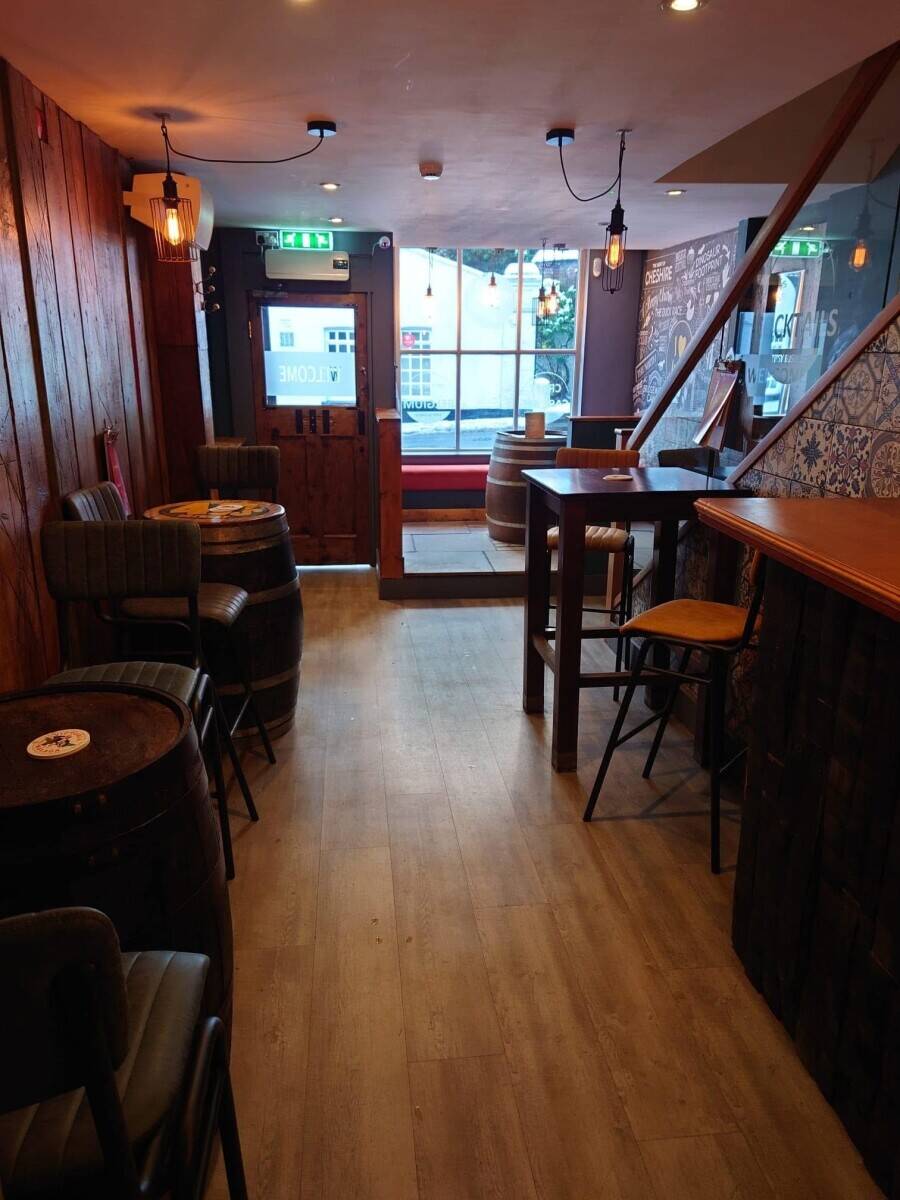 Established Bar for sale location in Lymm Cheshire. Photo 10