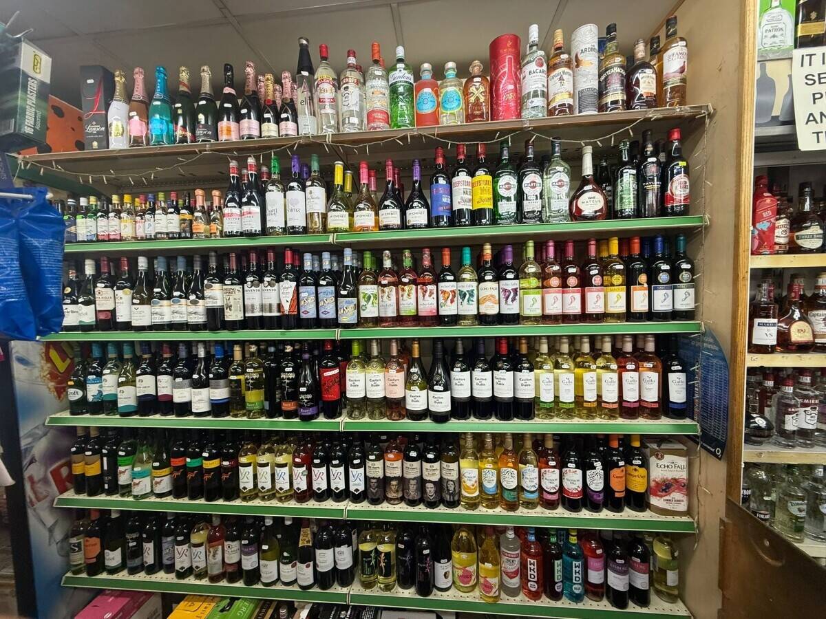Convenience store for sale in london Photo 10