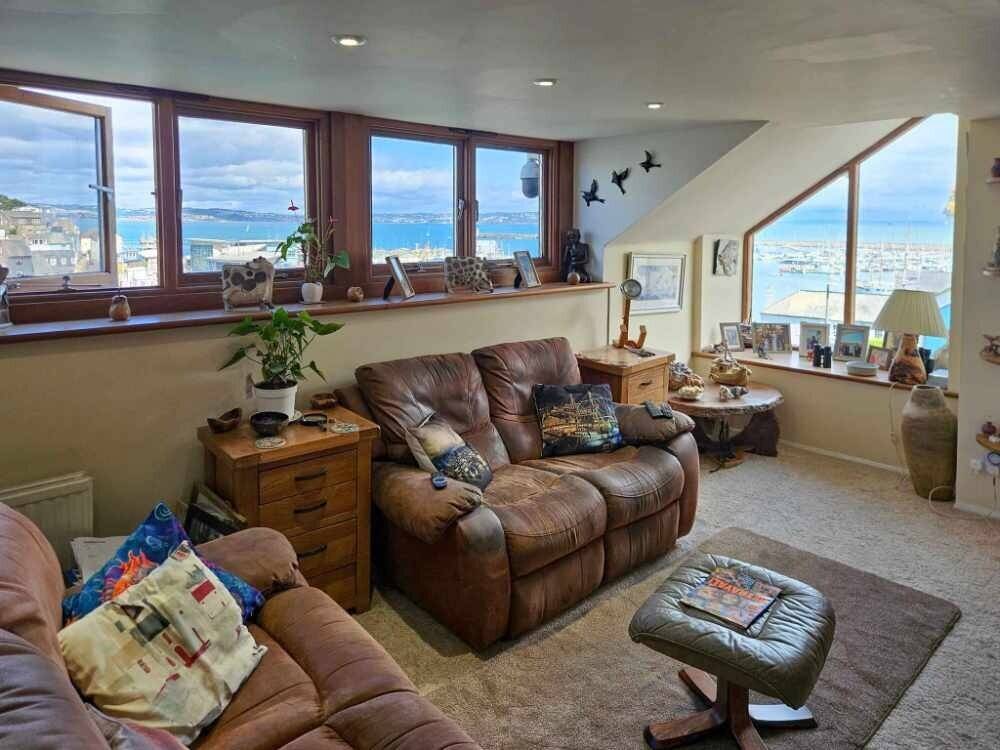 A Beautifully Presented 5 Bedroom 'Wow Factor' Guest House with Exceptional Forward Bookings