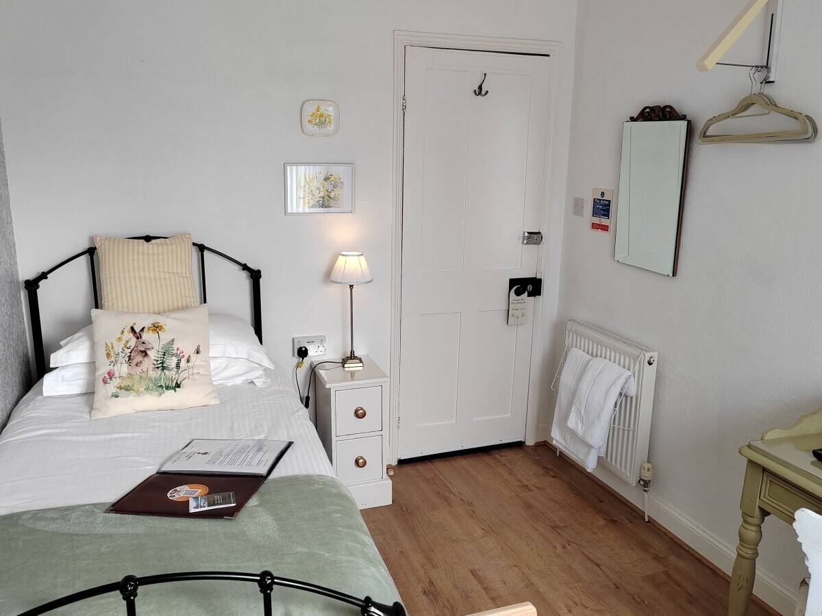 Leasehold Delightful Guest House Hotel Bed and Breakfast Living Accommodation Bownness-on-Windermere