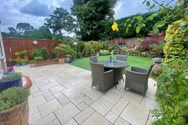Home & Income B&B with South Facing Garden in the Very Sought-After Alum Chine Photo 10