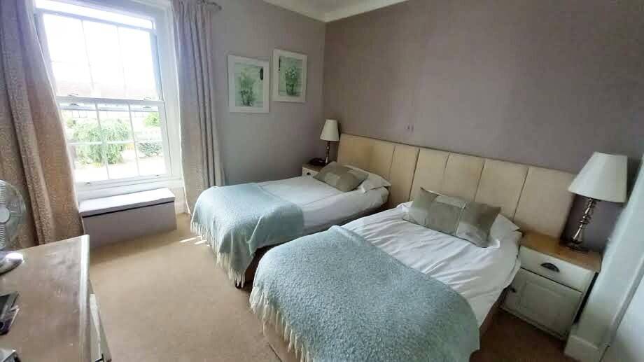 HEREFORDSHIRE - STRATEGICALLY LOCATED HOTEL