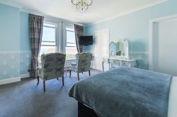 33 Bedroom Hotel with Panoramic Bay Views Photo 10