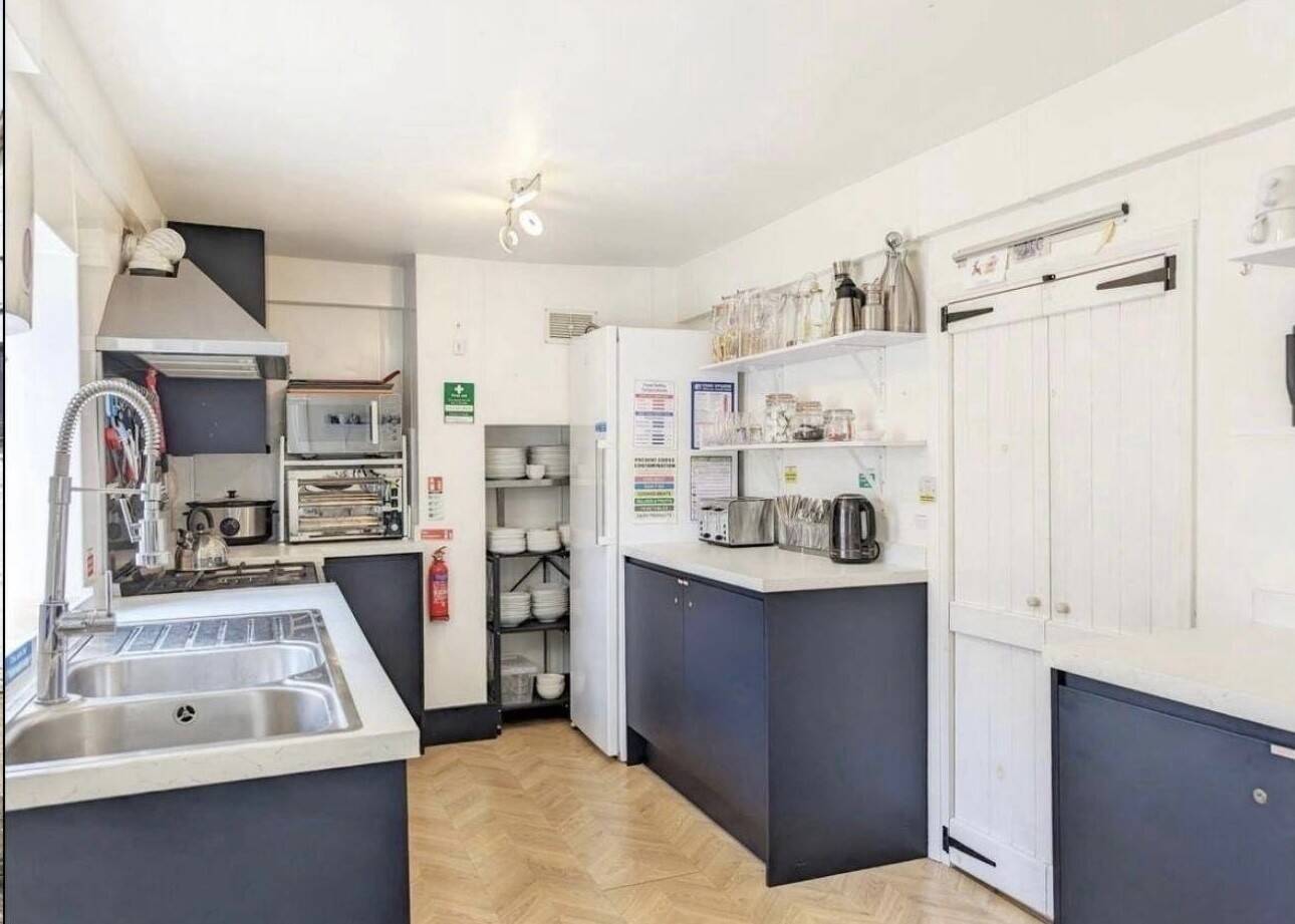 South Downs guest house and cafe business for sale, near Goodwood Photo 11