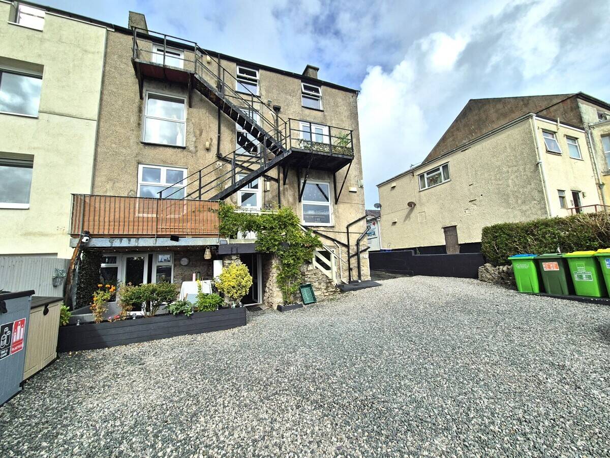 ISLE OF ANGLESEY - ESTABLISHED BISTRO AND APARTMENT