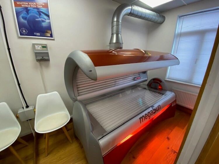 Leasehold Tanning Salon & Beauty Rooms Located In Northfield Photo 10
