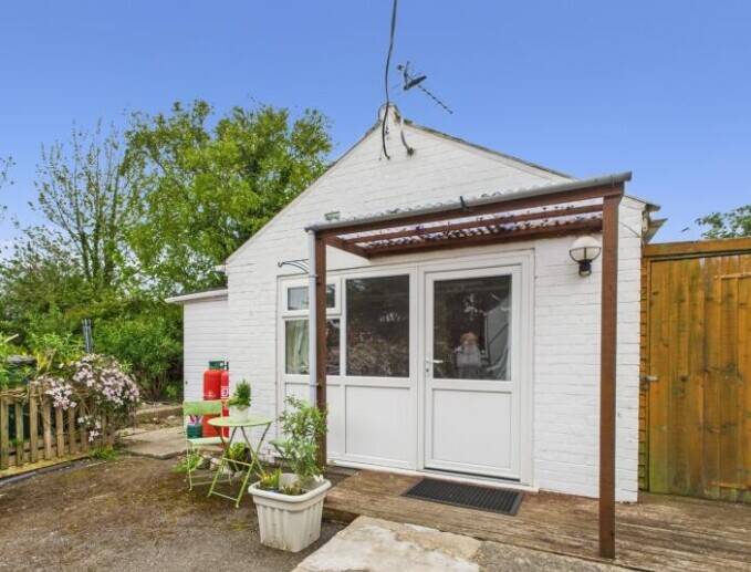 LINCOLNSHIRE COAST - GUEST HOUSE WITH STUNNING GARDENS AND SEPERATE ANNEXE Photo 10