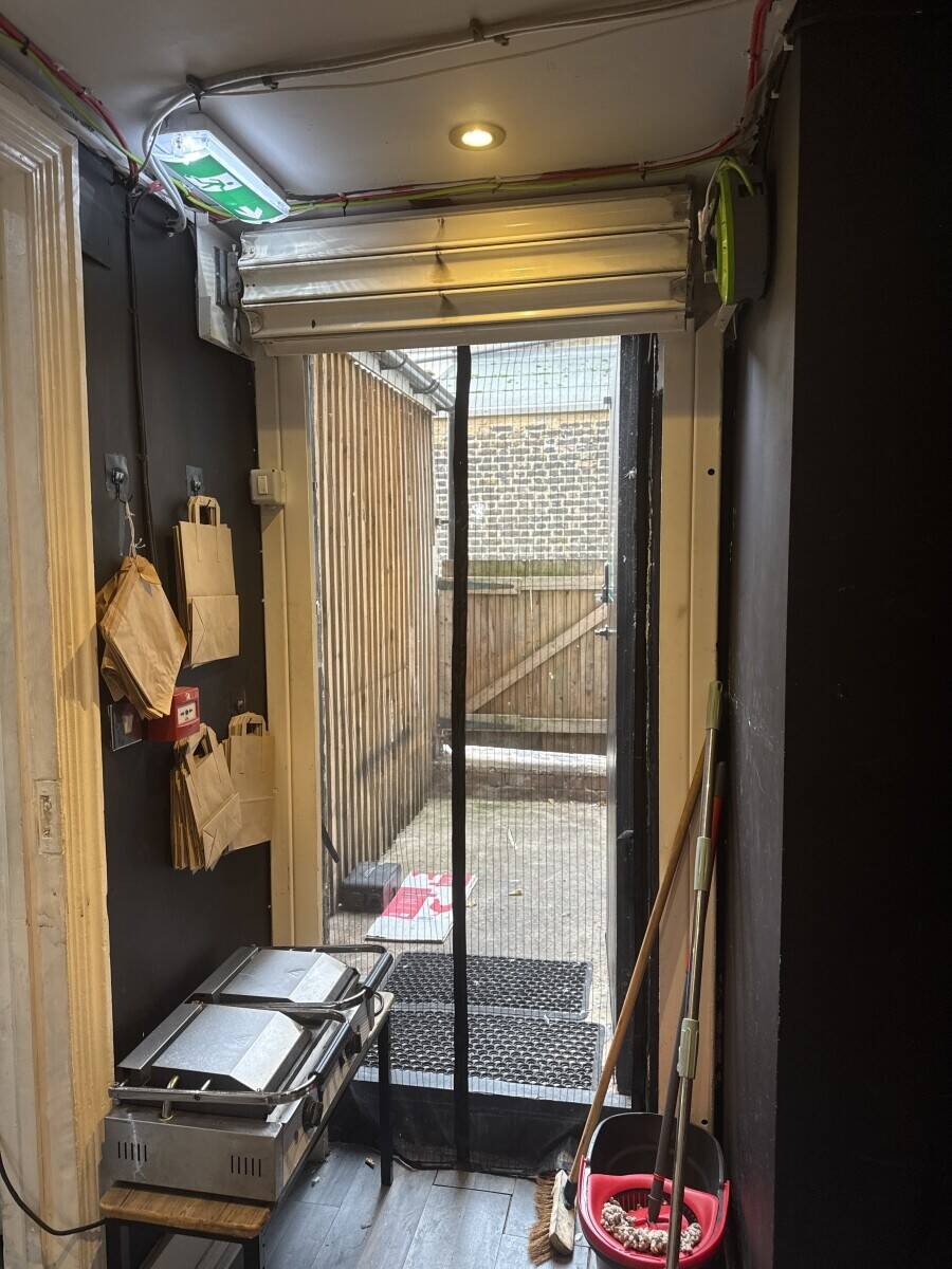 Cosy and fully-equipped Italian restaurant for sale in a prime London location