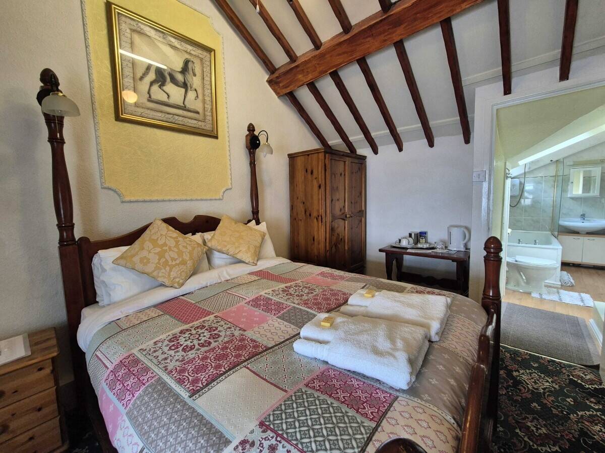 DENBIGHSHIRE - RENOWNED DESTINATION VENUE ON MOUNTAIN PASS Photo 10
