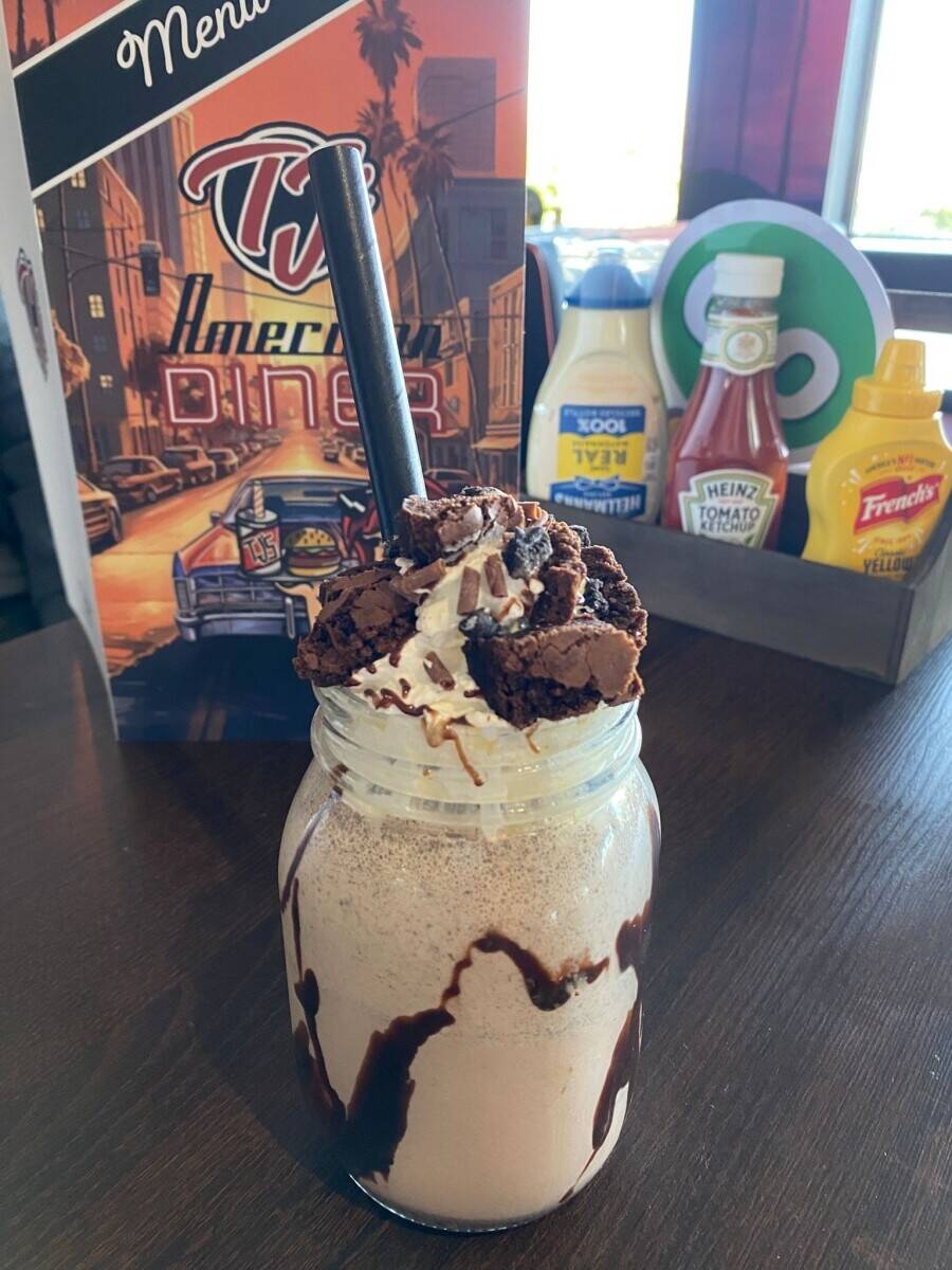 Modern American Diner on prime main road location