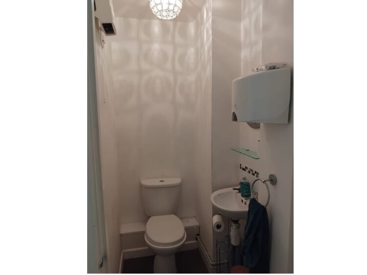 Be Your Own Boss in Beauty – Fully Equipped Salon for Sale Photo 10