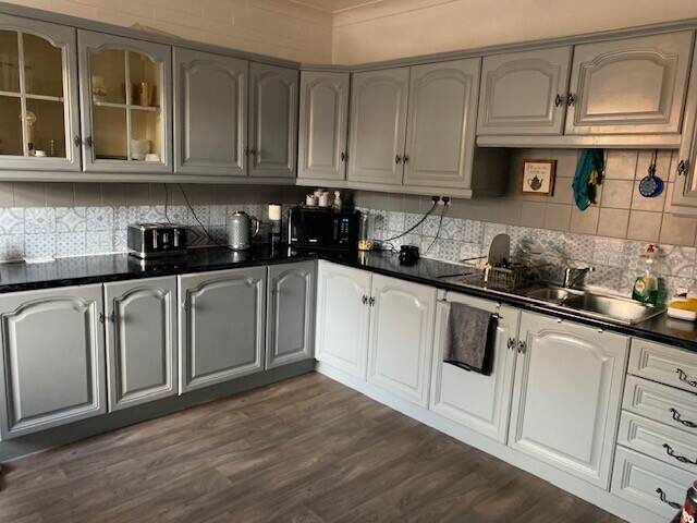 REDUCED FOR QUICK SALE!!! Fish & Chip shop with NO competition and huge accommodation Photo 10
