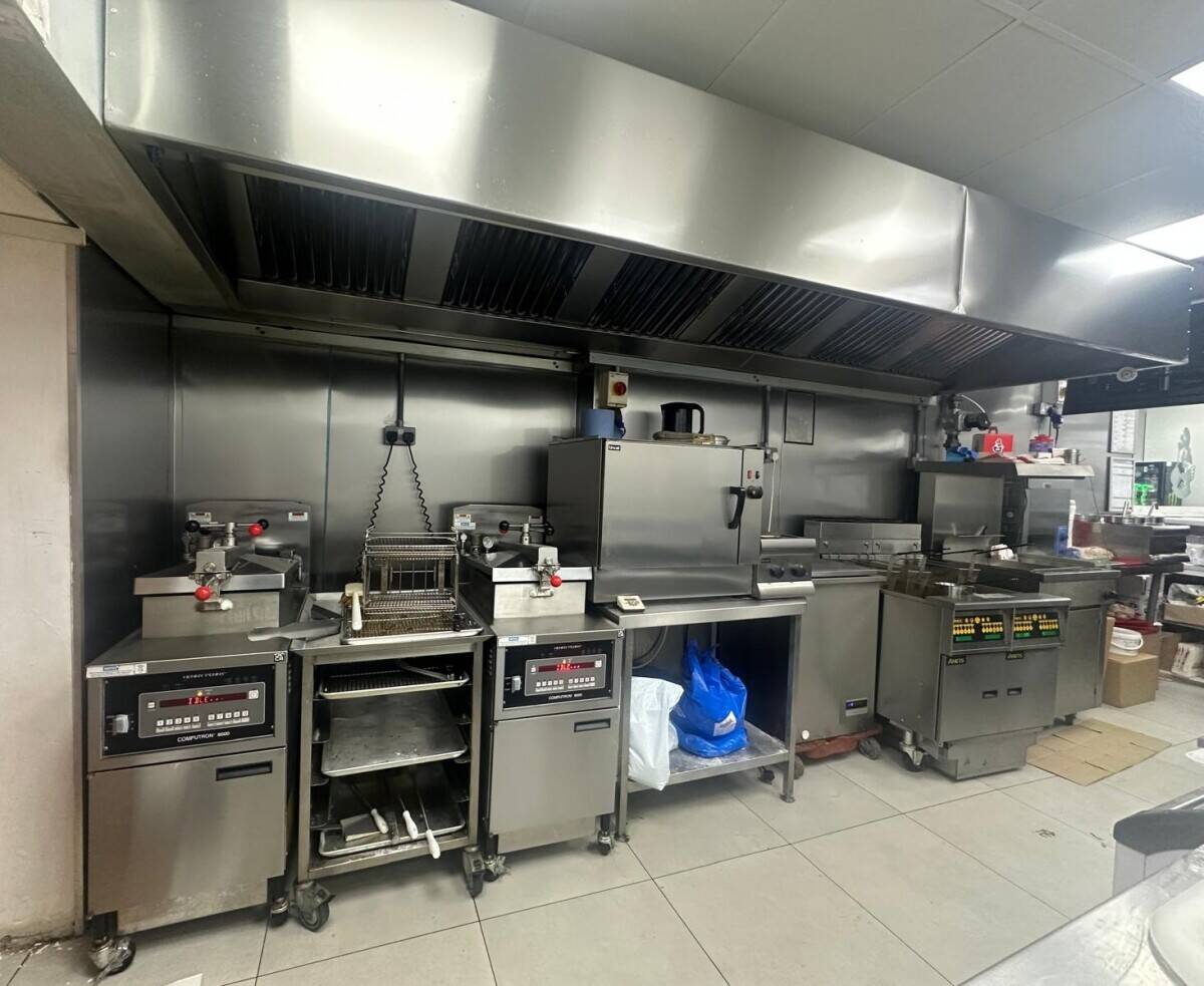 Chiken and Ribs Takeaway for Sale Prime Town Centre Location (South Wales)