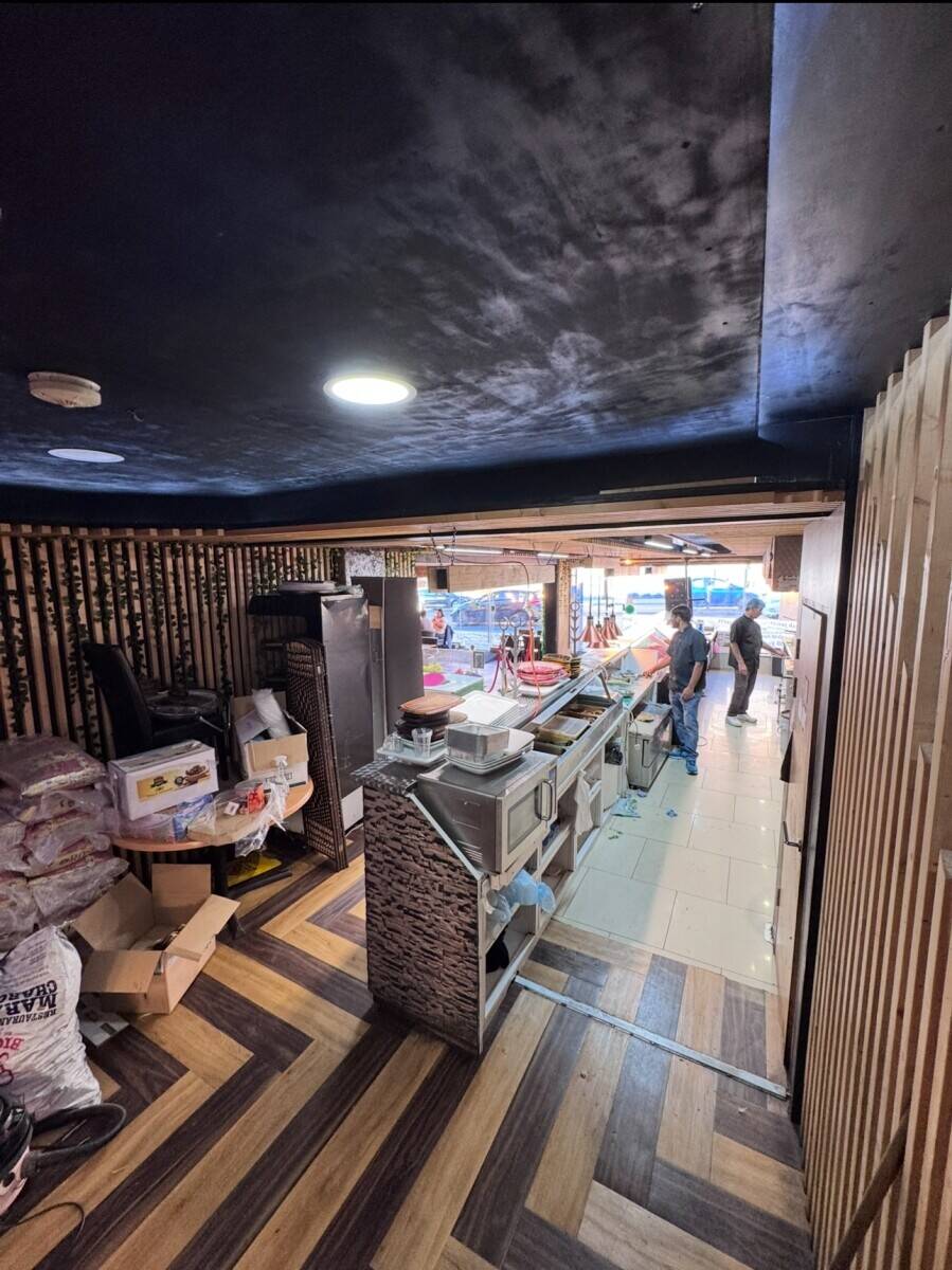Well Established Restaurant Very Busy, Large with parking