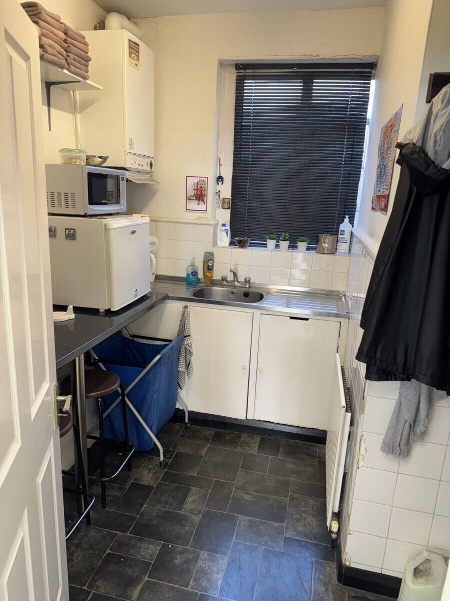 Hairdressing salon in Winchmore Hill w Potential for Alternative Use