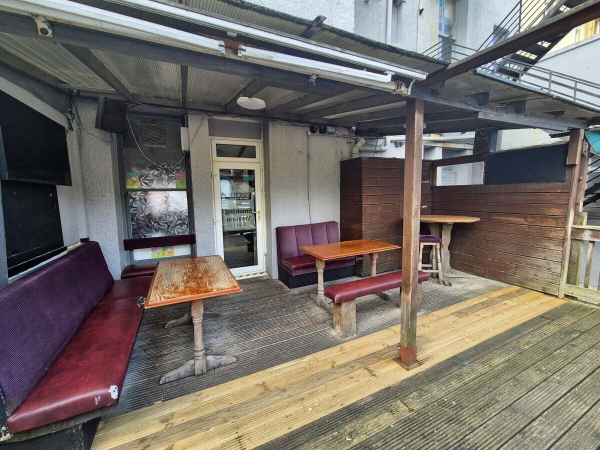 CONWY - SUBSTANTIAL SEASIDE PUBLIC HOUSE WITH PLANNING PERMISSION