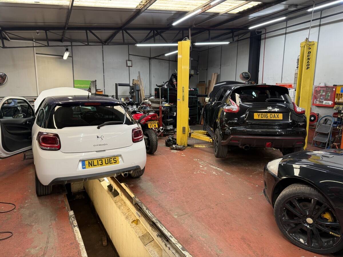 MOT  station car's and m/cycles. Servicing/repair garage. Town centre location. Photo 11