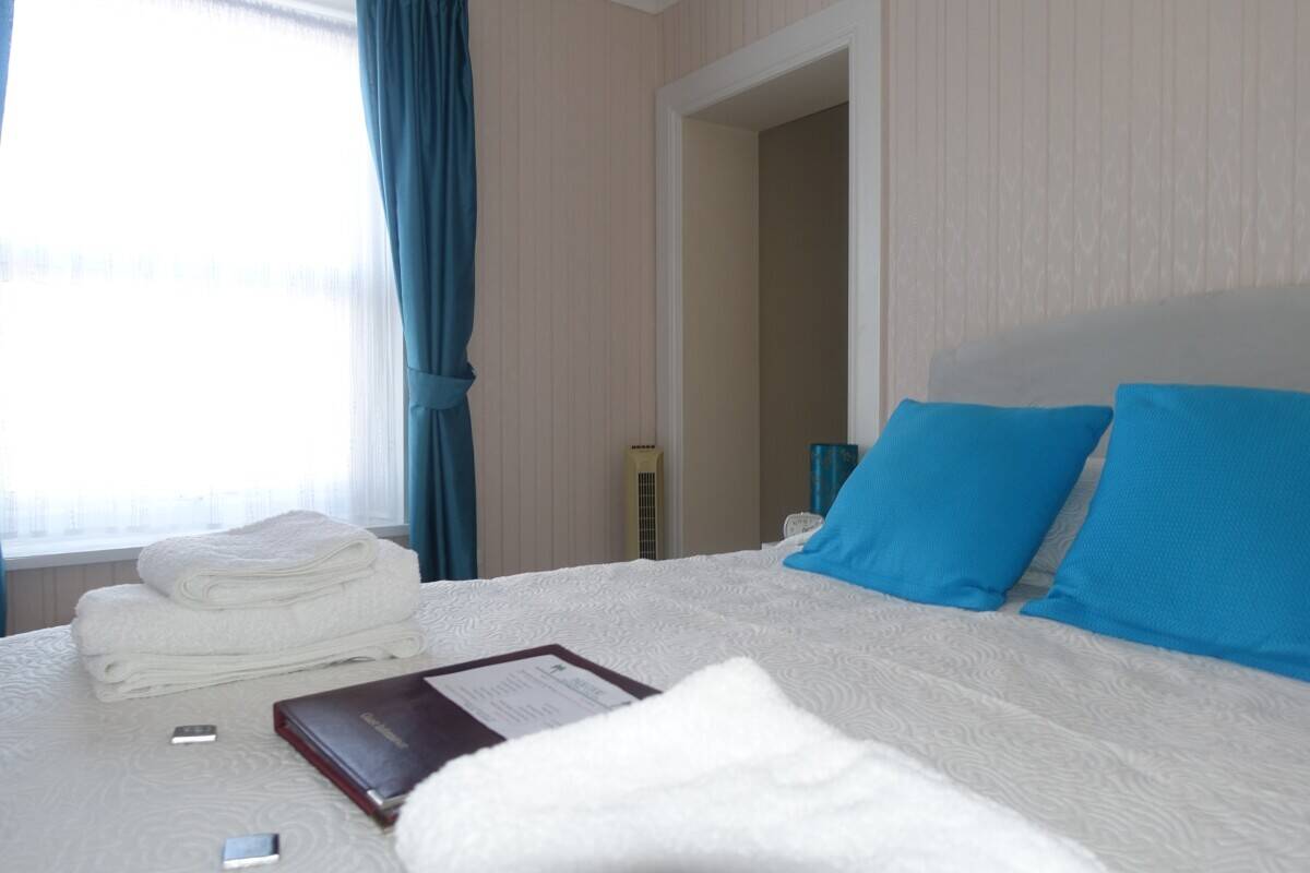 Immaculate Freehold Guest House Convenient Beach in Weymouth Photo 10
