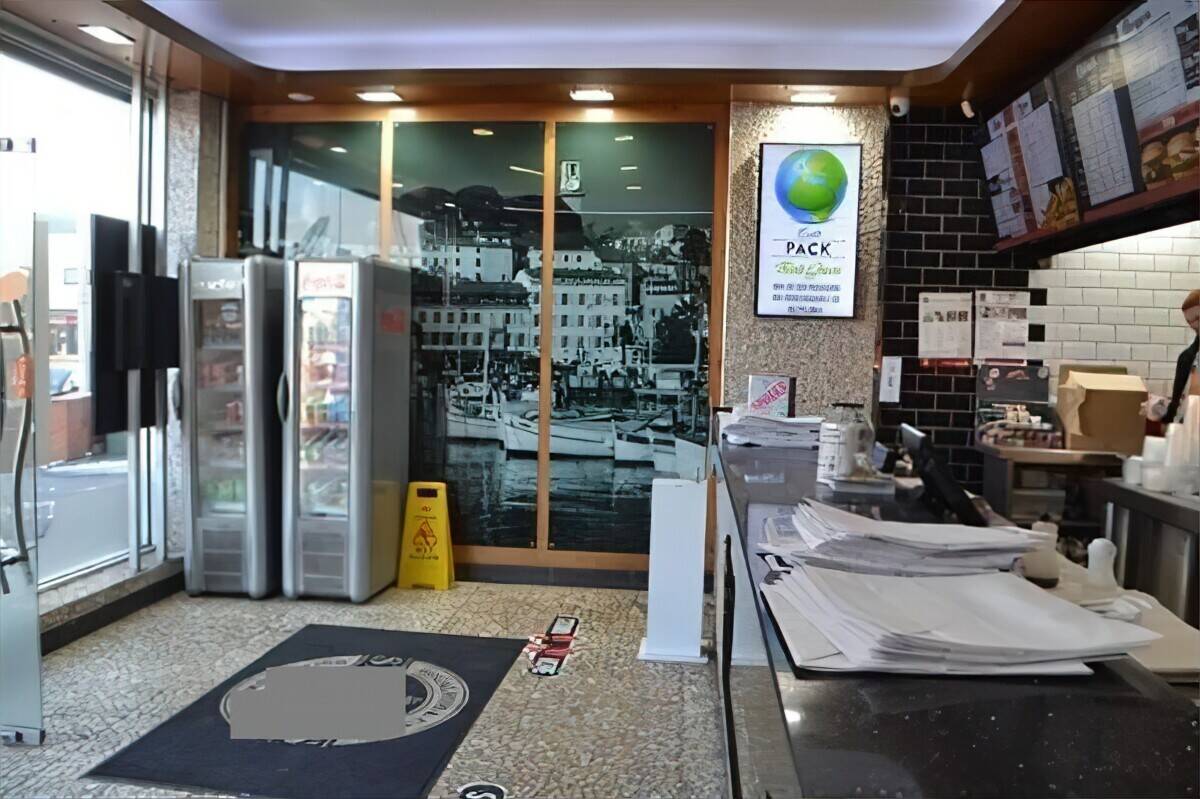 High-Turnover Fish & Chip Shop – £13,000 p/w | Staff-Managed & Easy Operation