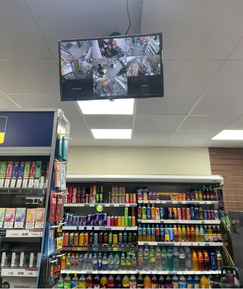 Thriving Convenience Store & Off Licence in Prime High-Traffic Location Photo 10