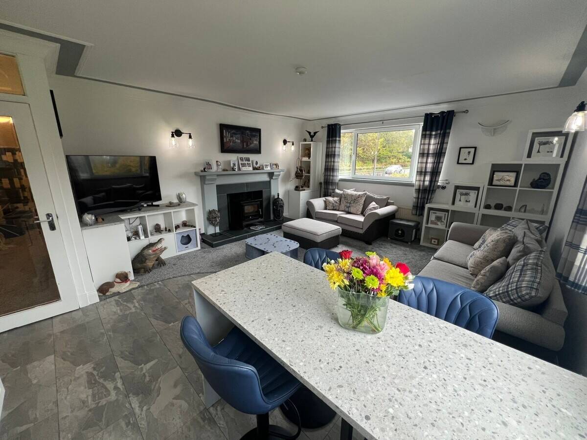 An Extremely Well-Run Cafe Business with 2 Letting Rooms and 2-bedroom Owners Accommodation Ref 1776