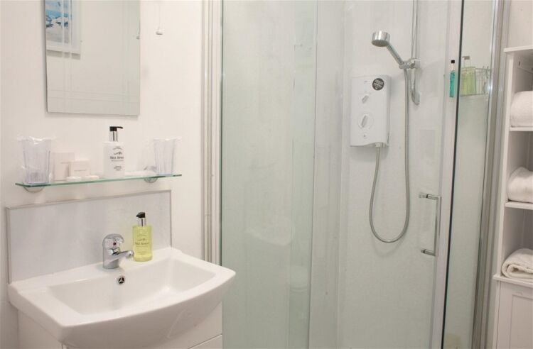 Captivating 7-Bedroom Georgian Guest House with En Suites for Sale For Sale in Minehead
