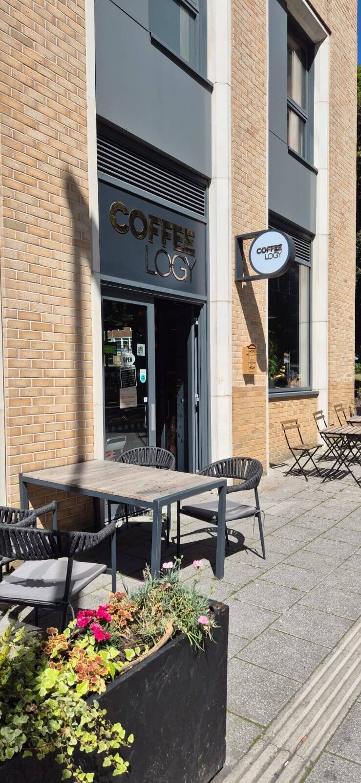 Restaurant& Caf&eacute; for sale