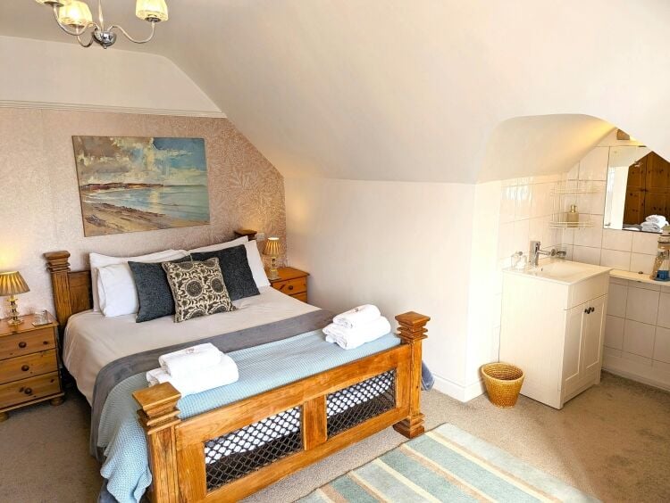 Character Home & Income B&B Ideally Located Between Shops & Seafront