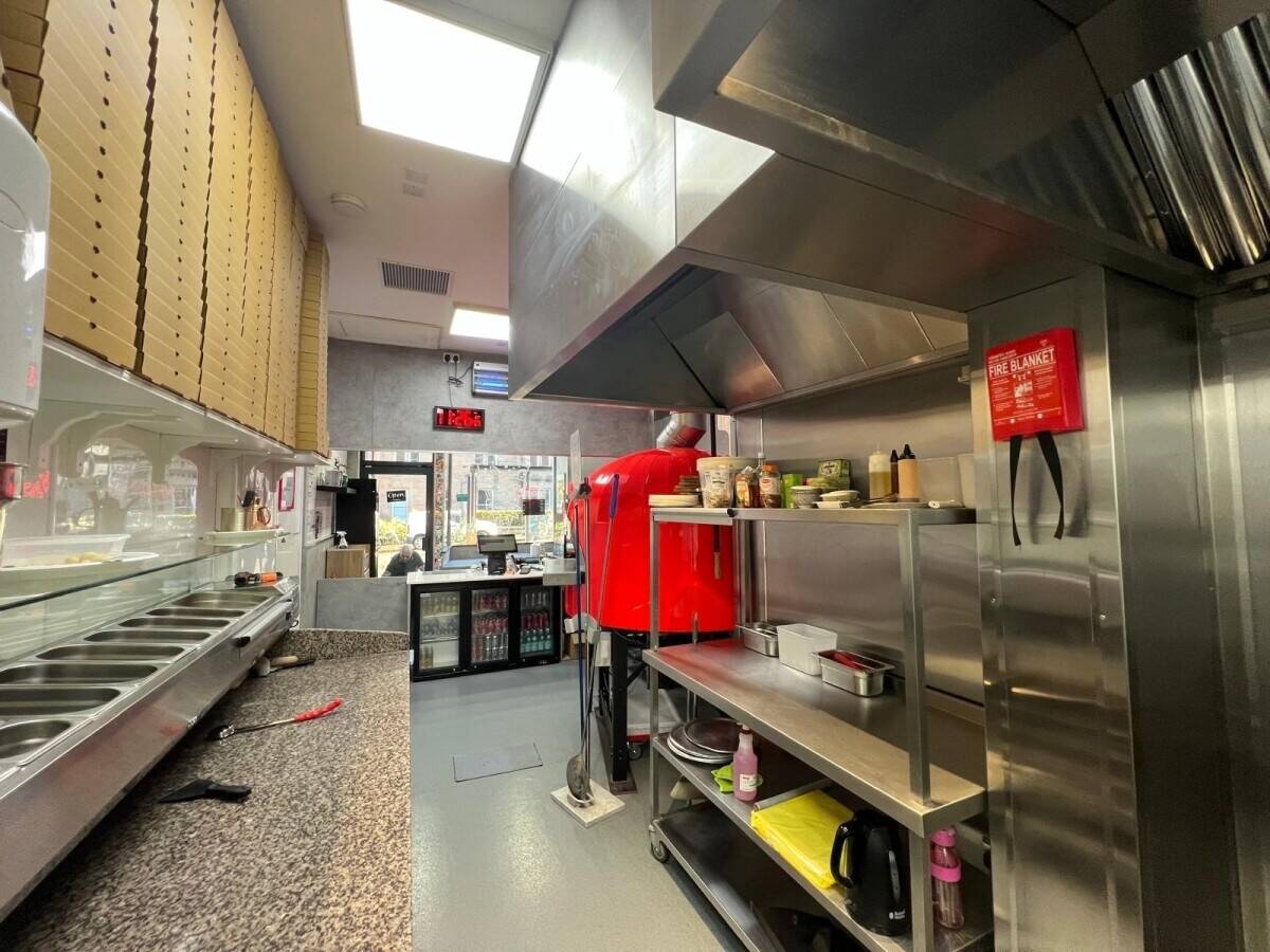 Quality Neapolitan Pizza Takeaway with some seating located in Edinburgh (ref 1781) Photo 10