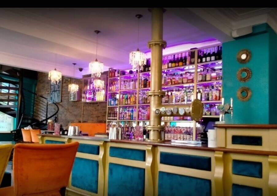 Cocktail bar and restaurant, 120 cover, only cocktail bar in the area serving tapas and pizza