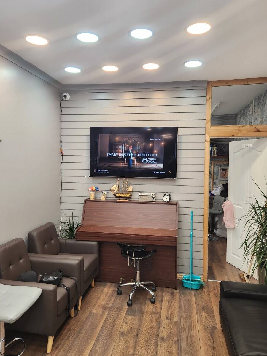Barber Shop Lease For Sale in Brixton London SW9. Photo 11