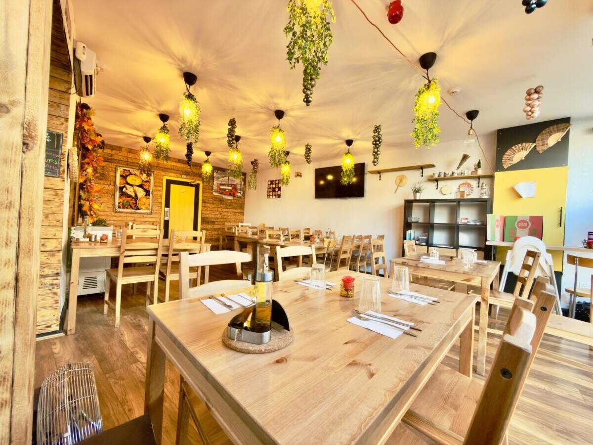 Restaurant, bar & takeaway 3 in 1
