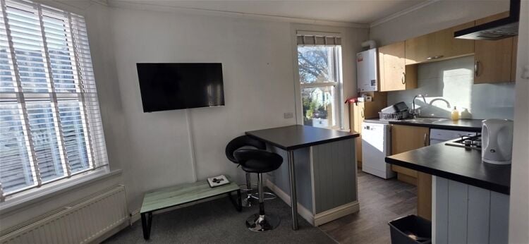 Auction Lot: 2 x Self-Contained Investments Flats, Torquay For Sale in Torquay Photo 10