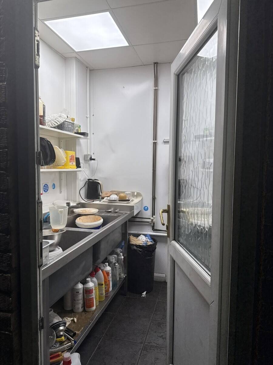 Chicken shop & pizza take away for sale