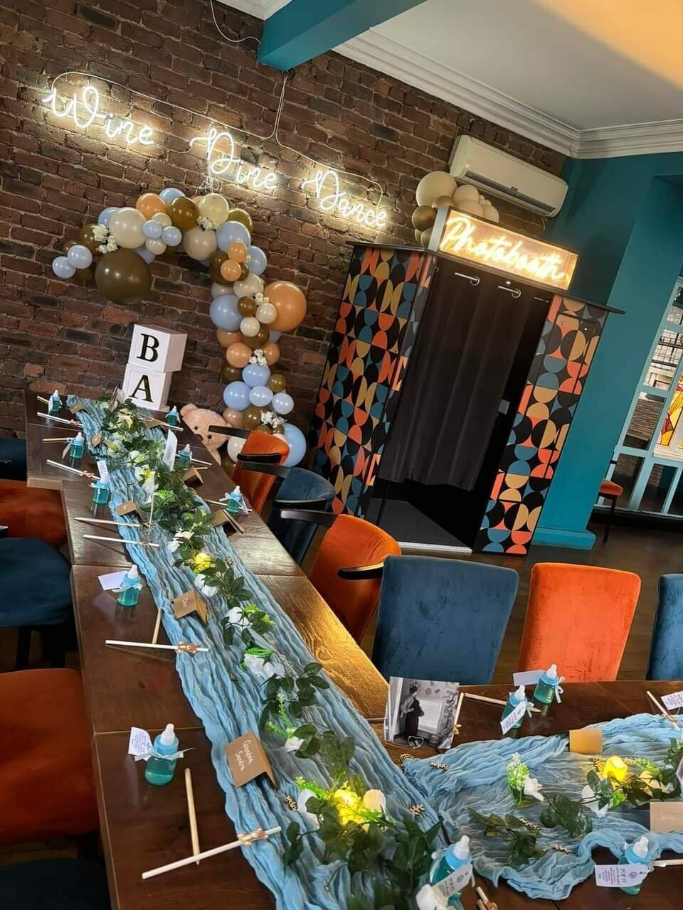 Cocktail bar and restaurant