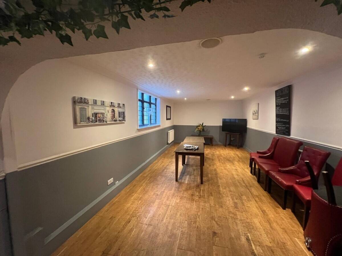 Exceptional licensed restaurant premises located in the desirable town of North Berwick (ref 1782)