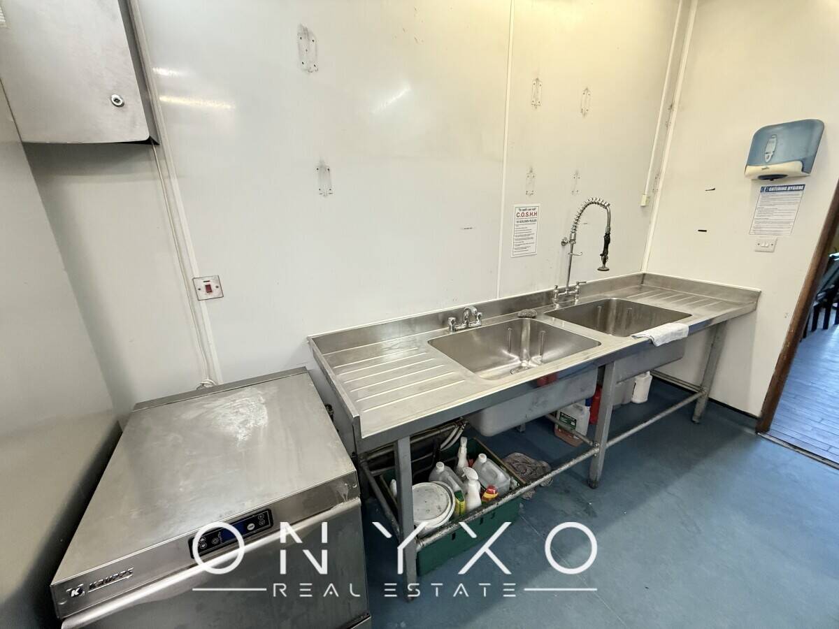 Fully Fitted Restaurant, Bar & Lounge TOLET in Northolt - Currently Closed Photo 10
