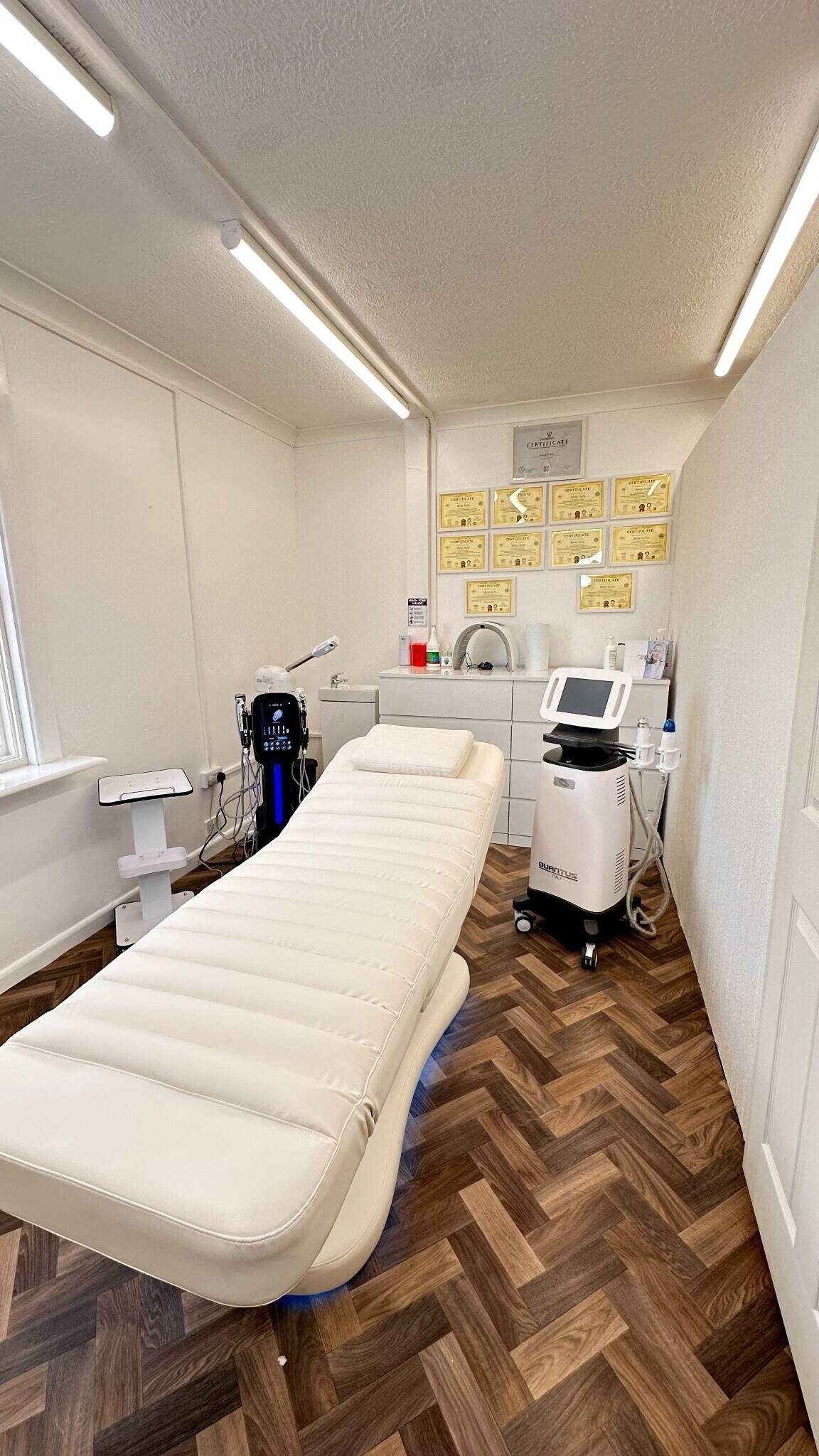 Brighton & Hove's Most Premium Nail Beauty and Aesthetics Salon