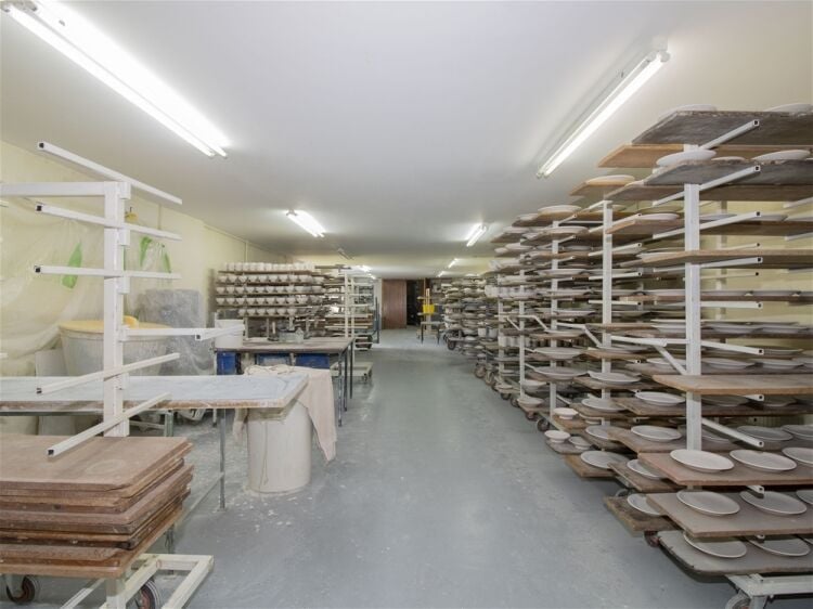Vacant Retail Unit (Formerly The Tain Pottery)