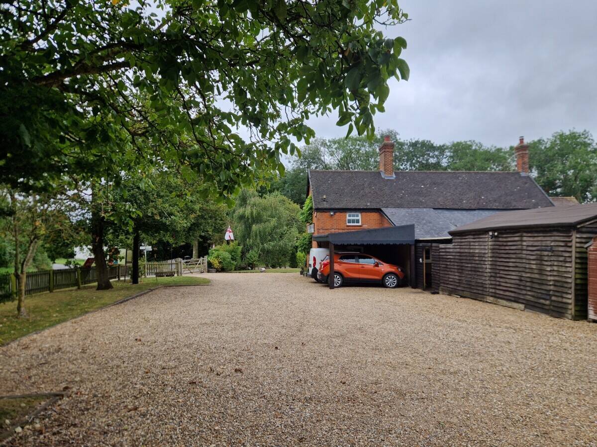 SUFFOLK - CHARMING COUNTRY RESTAURANT AND PUB Photo 9