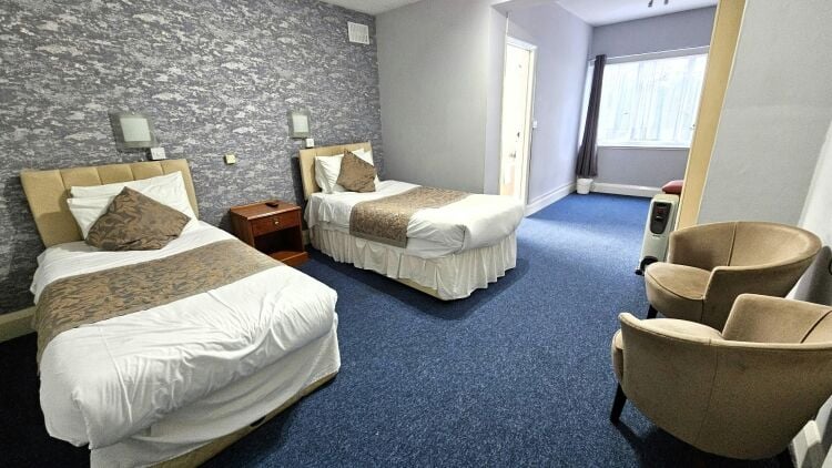 33 Bedroom Town Centre Hotel with Outside Swimming Pool