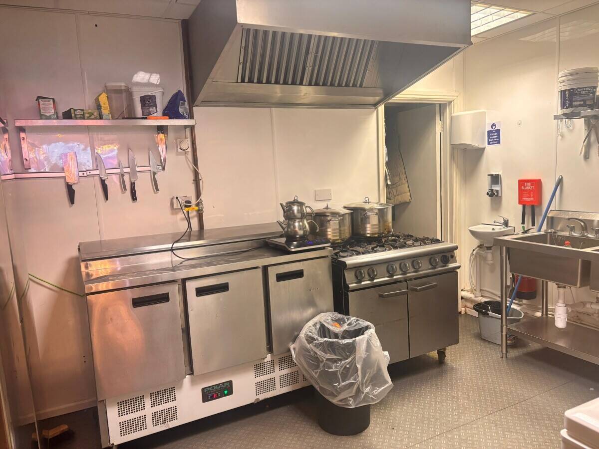 Zukis Restaurant is a well-established Turkish takeaway and delivery business, offering authentic flavours cooked on a traditional charcoal grill. Kno