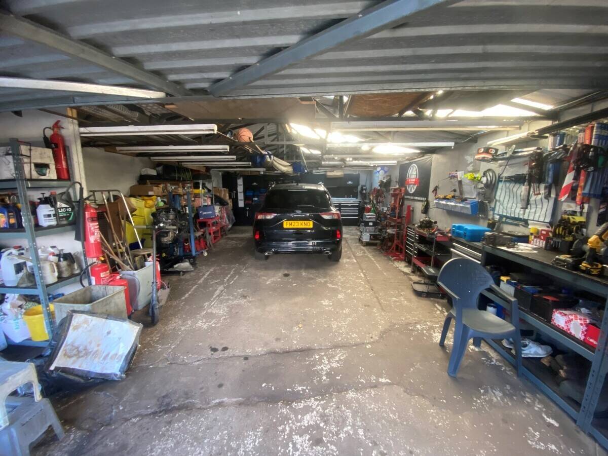MECHANICS, WORKSHOP & RECOVERY BUSINESS WITH POTENTIAL MOT STATION - WITHAM, ESSEX