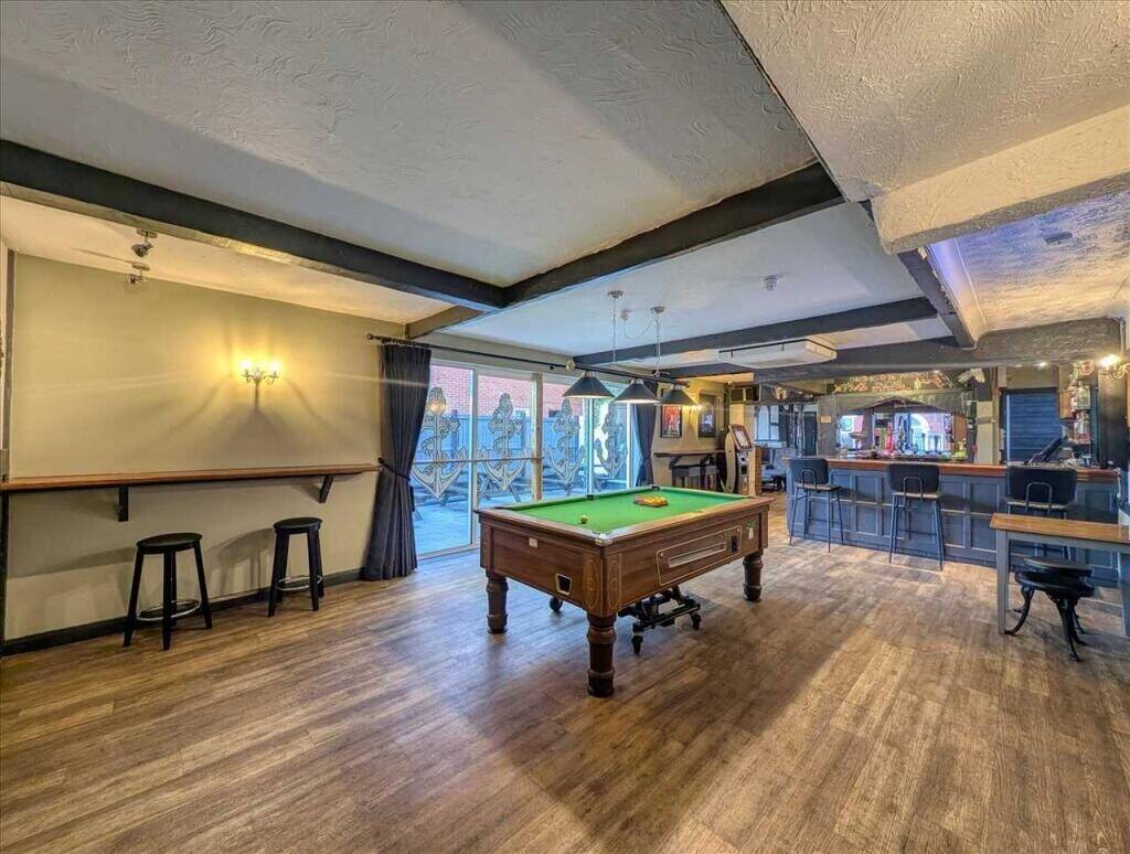 ESSEX - REFURBISHED FREEHOUSE WITH LETTING ROOMS FOR SALE Photo 10