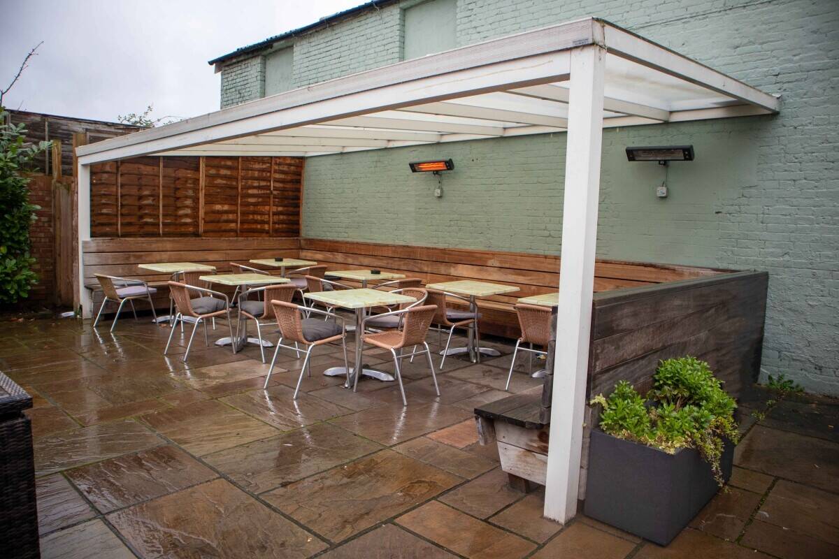 WEST WICKHAM, LONDON - SIZEABLE HIGH STREET PUB AND EATERY