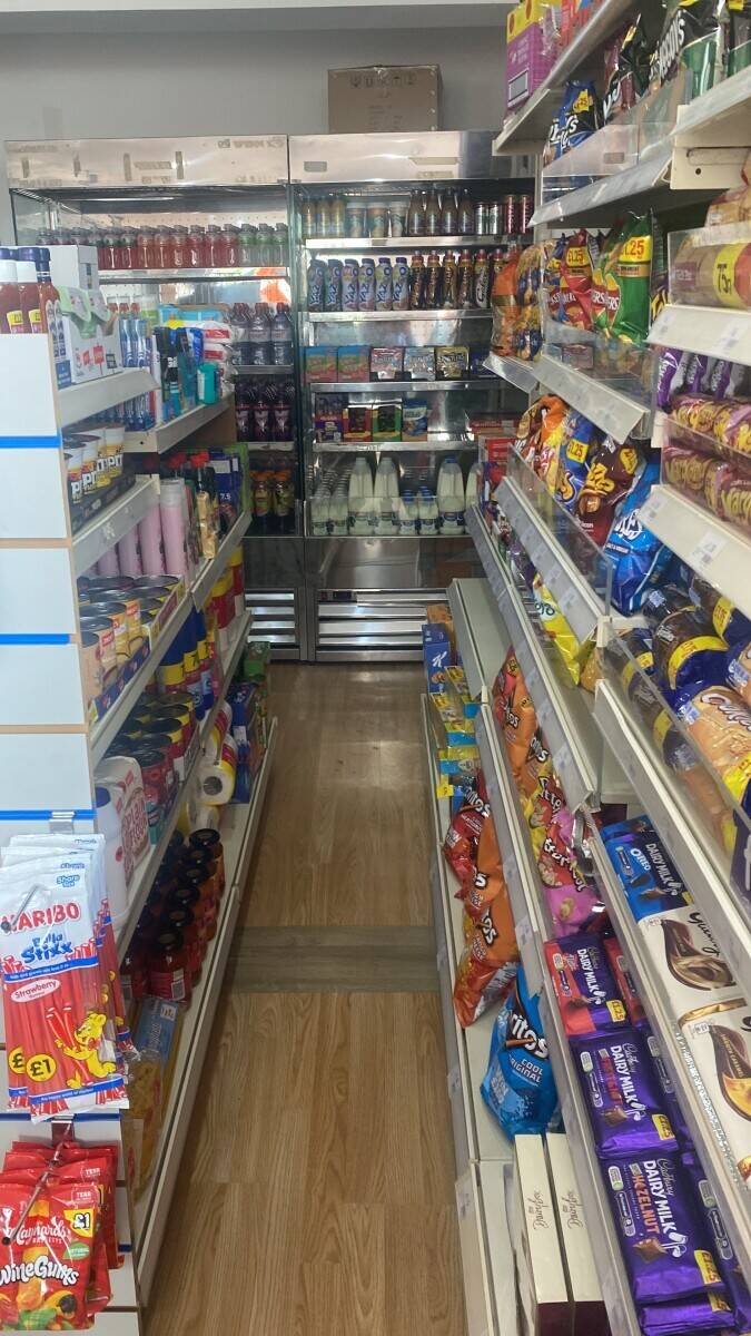 Convenience store Photo 10