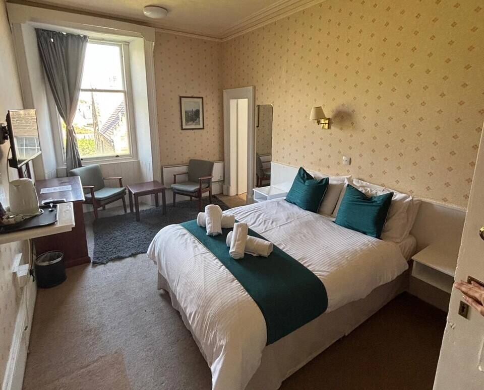 ORKNEY ISLANDS - ICONIC 42 EN SUITE BEDROOM HOTEL