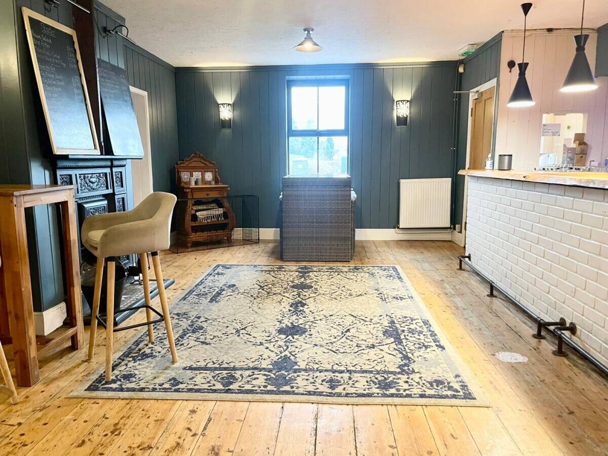 NORFOLK - 4 BEDROOM FOOD-LED PUB WITH LARGE BEER GARDEN AND CAR PARK